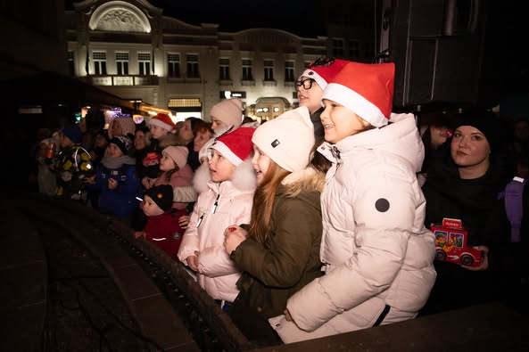 В Ужгороді сьогодні засвітили вогні головної ялинки міста