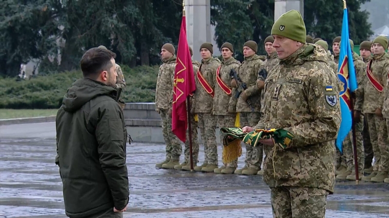 “За мужність та відвагу”: президент нагородив відзнакою франківську 102 окрему бригаду ТрО (ФОТО)