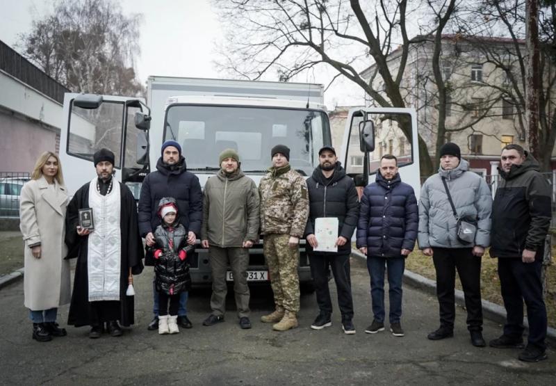 Захисники України отримали вантажівку від соціально відповідального бізнесу та Полтавської ОВА 