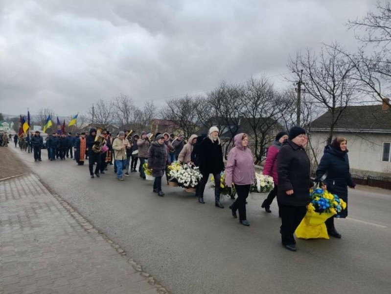 Нестерпний біль та пекуча скорбота: поховали колишнього футболіста з Тернопільщини, який загинув на війні (ФОТО)