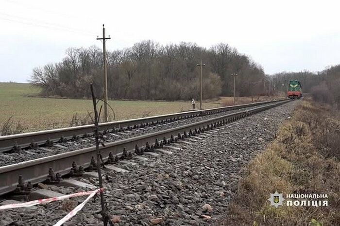 На Кам'янеччині затримали диверсантів, які підірвали колію та намагалися пустити під укіс потяг