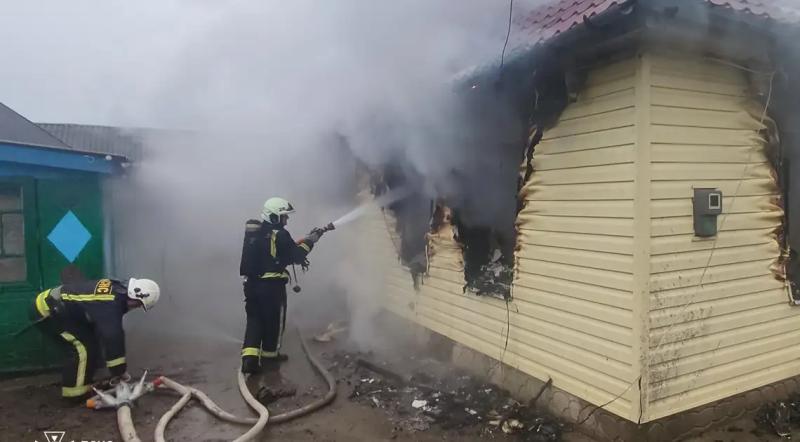 Двоє людей отримали травми під час пожежі будинку в Кіровоградській області