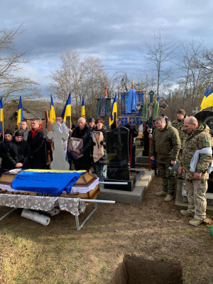 Майже рік вважався безвісти зниклим: на Буковині попрощалися із Анатолієм Латковським