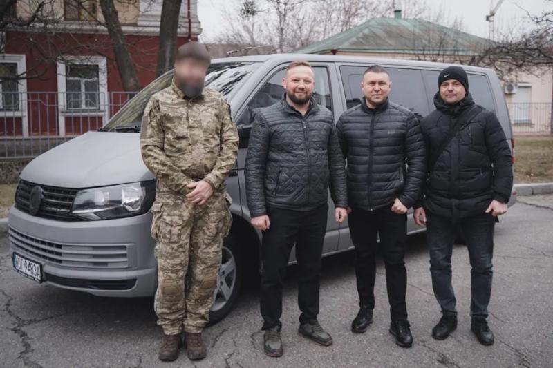 На Полтавщині військовим передали автомобіль