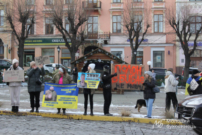 "Понад рік чекаємо на брата": у Чернівцях відбулася хода на підтримку полонених та безвісти зниклих - фото та відео