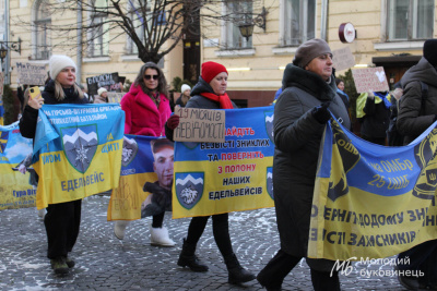 "Понад рік чекаємо на брата": у Чернівцях відбулася хода на підтримку полонених та безвісти зниклих - фото та відео