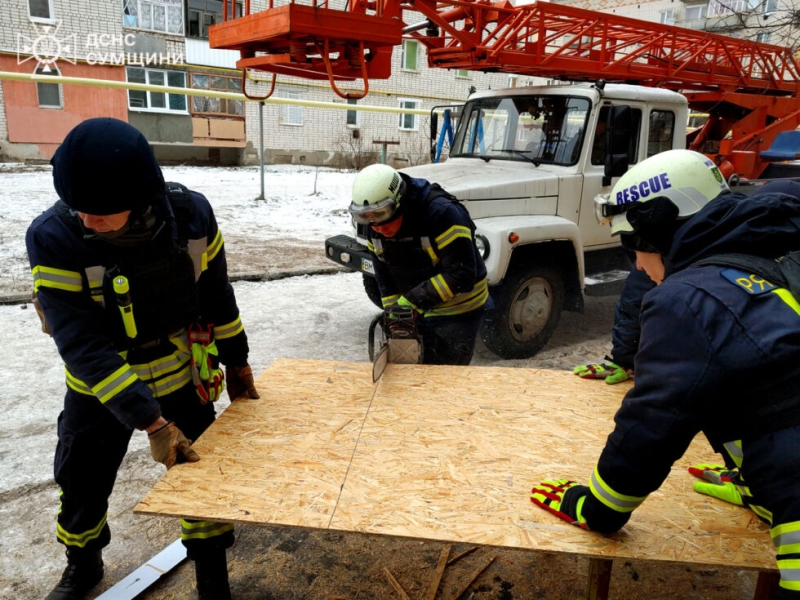 Рятувальники підбили підсумки другого дня відновлювальних робіт у Свесі (ВІДЕО)