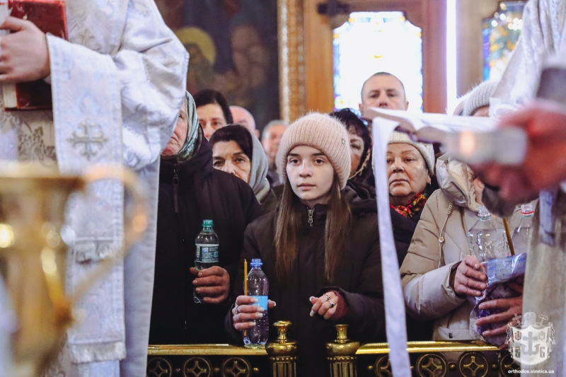 Сьогодні у вінницькому соборі освятили воду