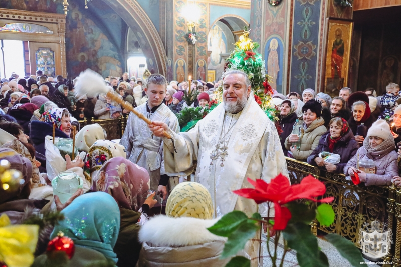 Сьогодні у вінницькому соборі освятили воду