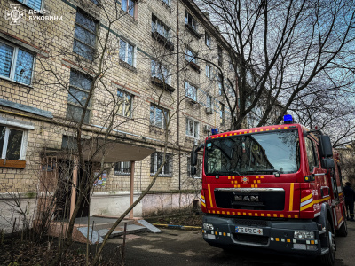 У Чернівцях під час пожежі в багатоповерхівці ледь не загинув 20-річний хлопець