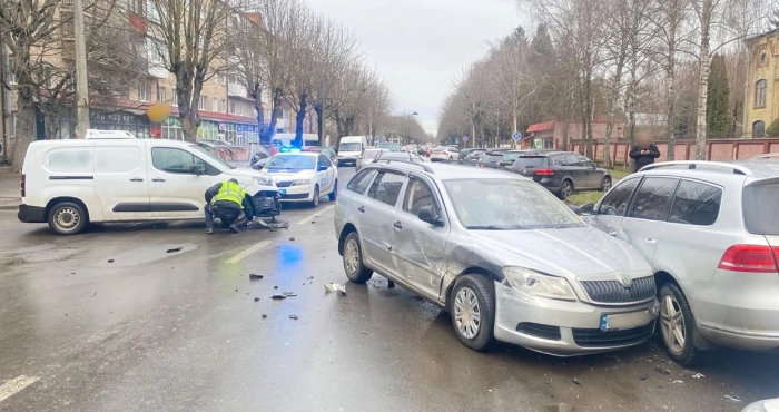 У Луцьку пʼяний водій попався патрульним, бо потрапив в аварію