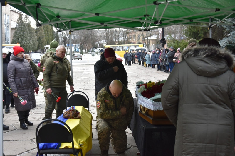 У Пирятинській громаді простились із загиблим Захисником України Андрієм Євлаховим