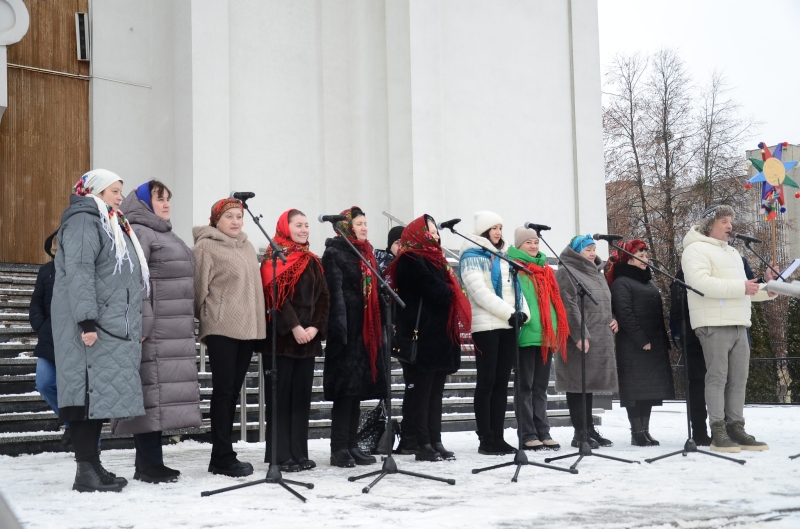 У Рівному просто неба відбувся фестиваль колядок (ФОТО)