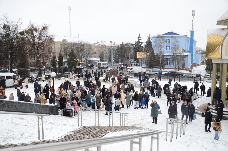 У Рівному просто неба відбувся фестиваль колядок (ФОТО)