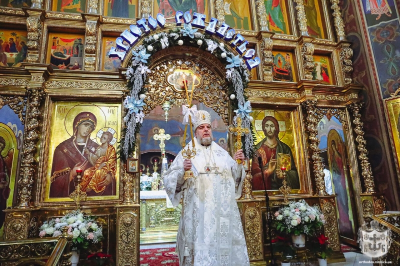 У Вінницькому соборі провели святкове богослужіння та освячення води. Фото