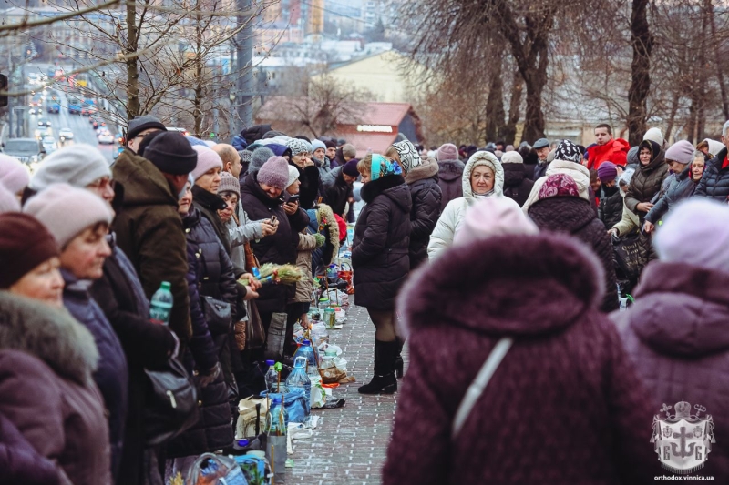 У Вінницькому соборі провели святкове богослужіння та освячення води. Фото