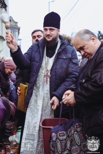 У Вінницькому соборі провели святкове богослужіння та освячення води. Фото