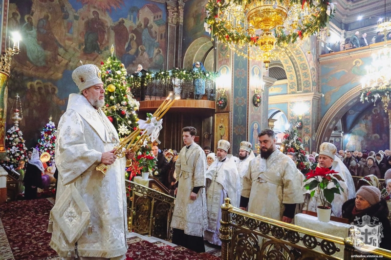 У Вінницькому соборі провели святкове богослужіння та освячення води. Фото