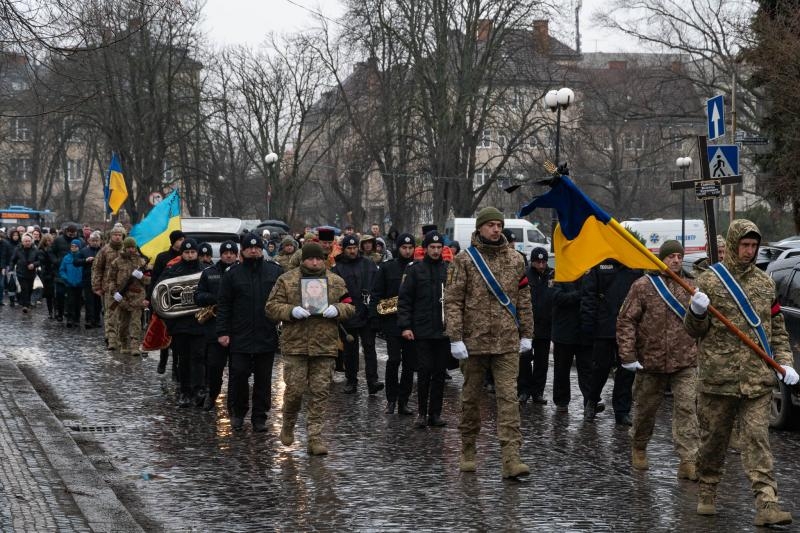 Ужгород сьогодні попрощався із полеглим захисником – учителем ліцею №15, старшим сержантом Василем Габрусем