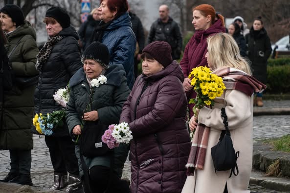 В Ужгороді сьогодні попрощалися із 46-річним захисником, солдатом Сергієм Подвичем