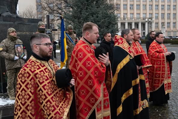 В Ужгороді сьогодні провели 37-річного захисника Валерія Маковського