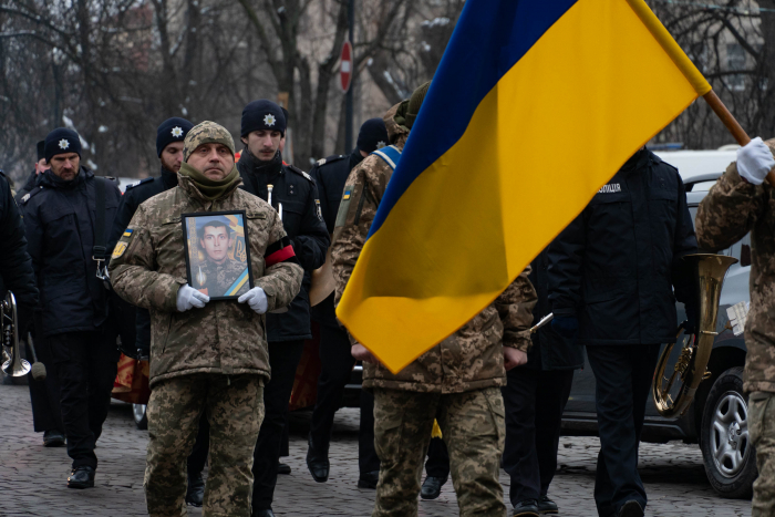 В Ужгороді сьогодні провели 37-річного захисника Валерія Маковського