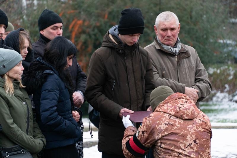 В Ужгороді сьогодні провели 37-річного захисника Валерія Маковського