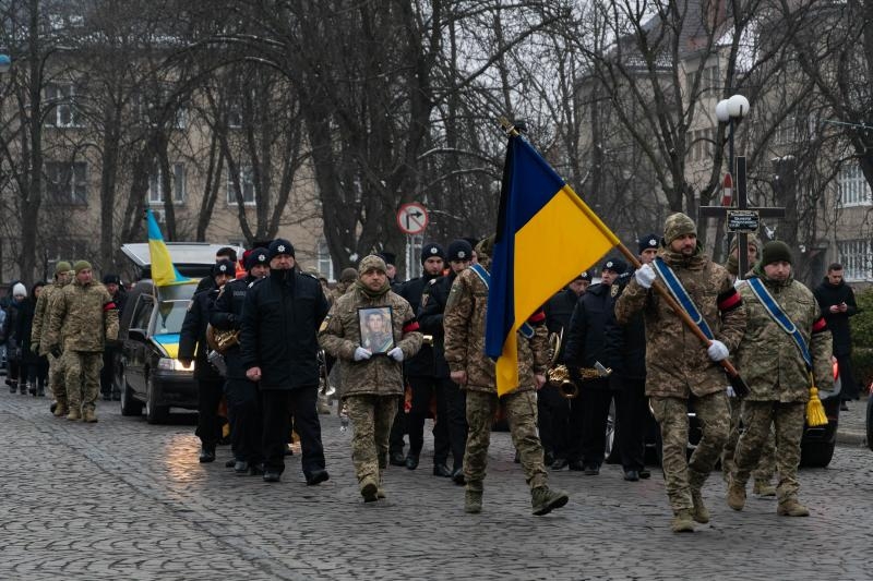 В Ужгороді сьогодні провели 37-річного захисника Валерія Маковського