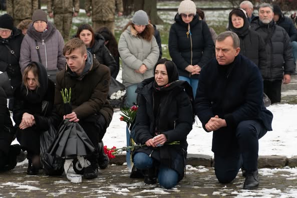 В Ужгороді сьогодні провели 37-річного захисника Валерія Маковського