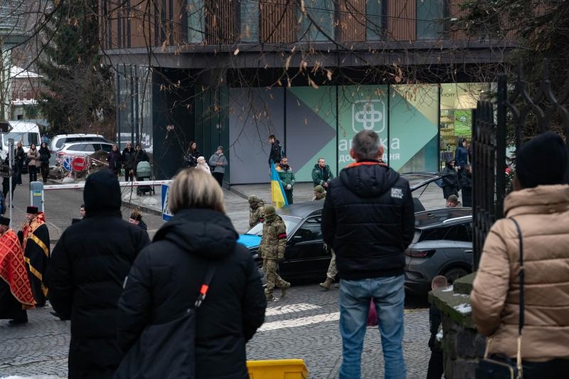 В Ужгороді сьогодні провели 37-річного захисника Валерія Маковського