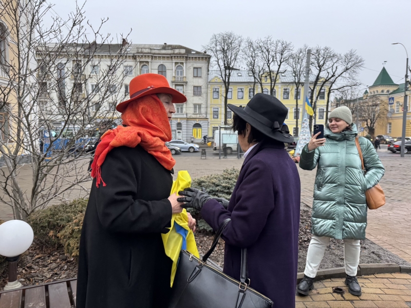 Вінничани утворили «живий ланцюг» у центрі міста до Дня Соборності України