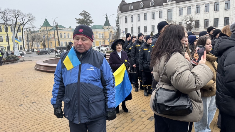 Вінничани утворили «живий ланцюг» у центрі міста до Дня Соборності України