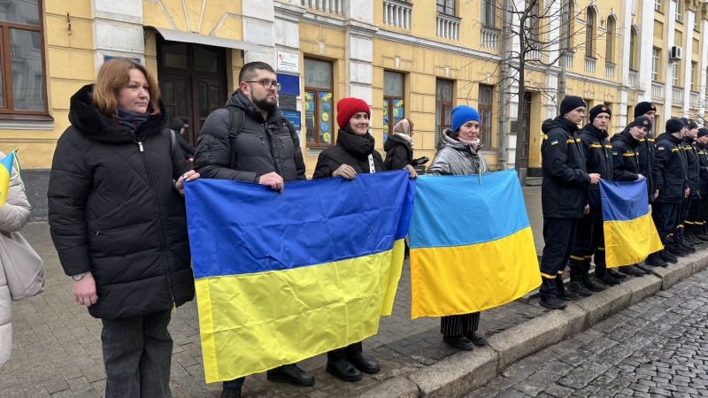 Вінничани утворили «живий ланцюг» у центрі міста до Дня Соборності України